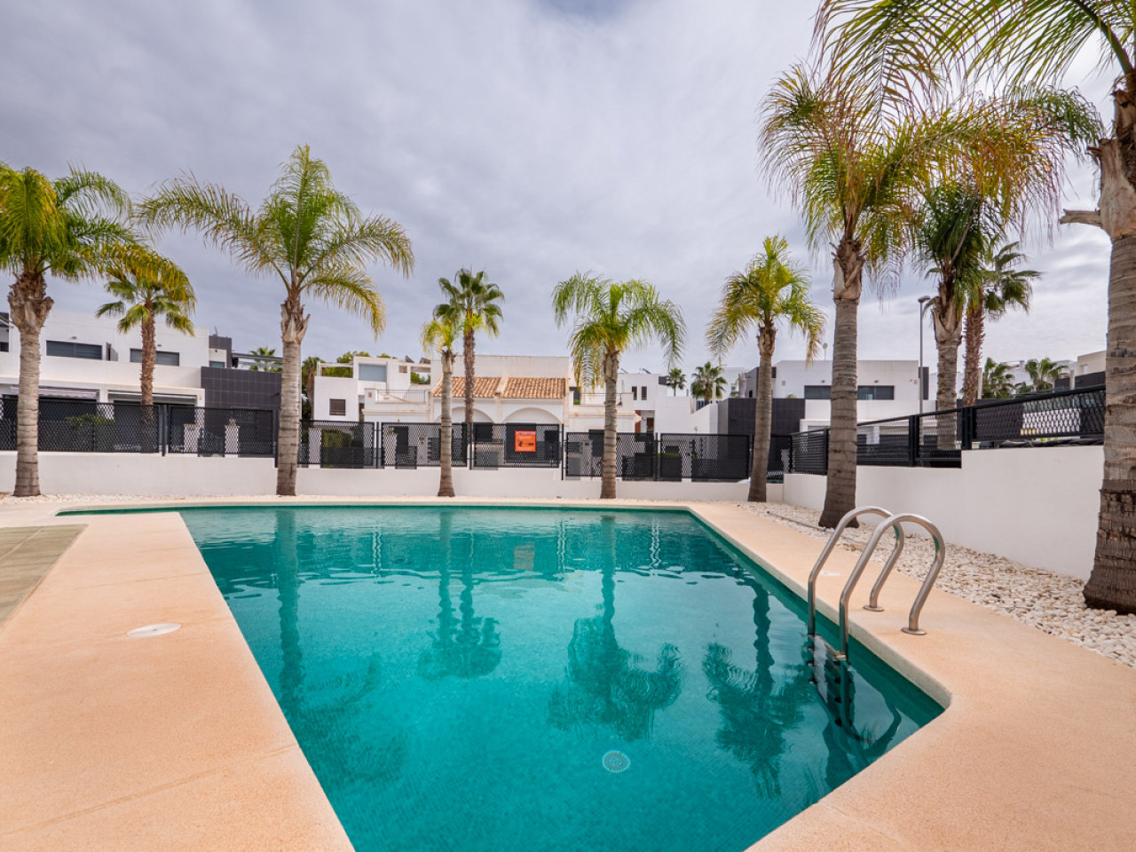 Apartment in Urbanizacion los Balcones - Image 2