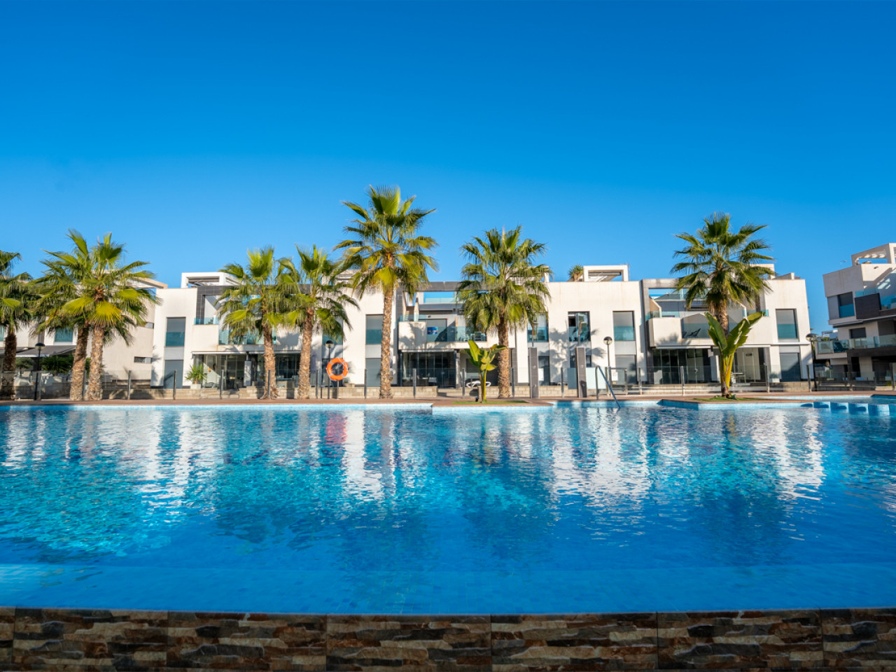 Apartment in Urbanizacion El Raso - view 1