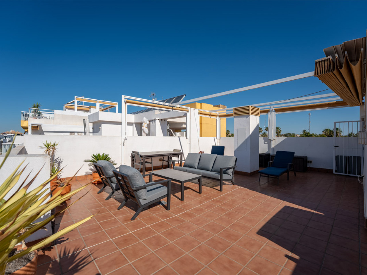 Apartment in Urbanizacion los Balcones - Image 2