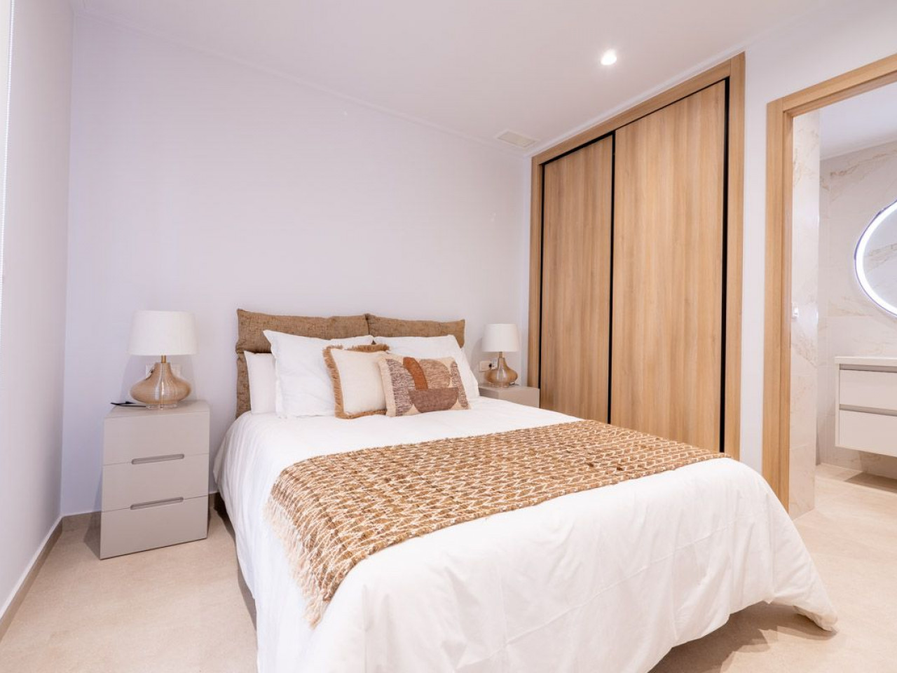 Apartment in Urbanizacion El Raso - Image 5