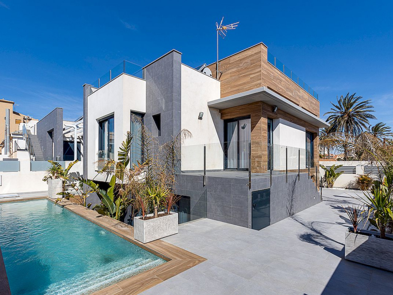 Villa in Torrelamata - view 1